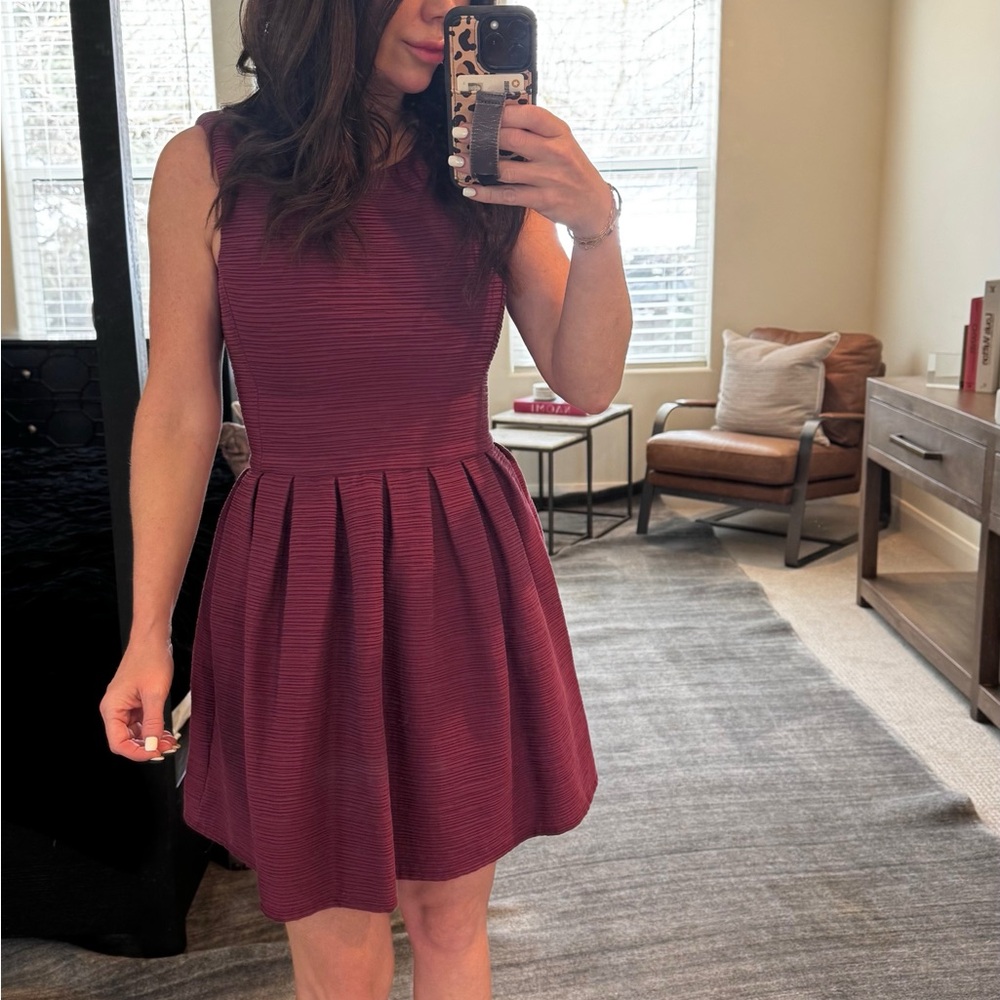 Elegant Burgundy Sleeveless Dress